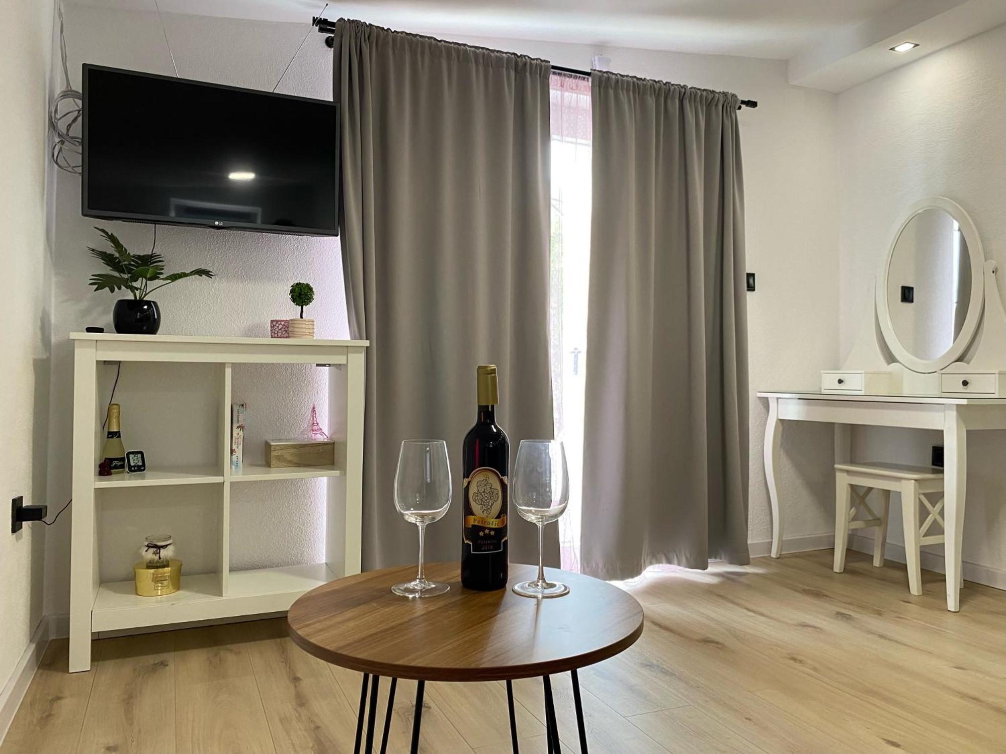 Studio Apartment Adrijana Zagreb Exterior foto